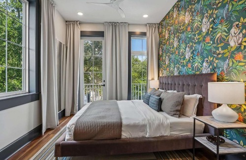 Faubourg Lafayette House | 7BR City Condo & Pool Access Near CBD