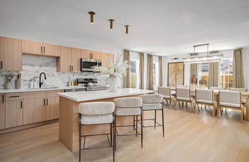 MacGregor House | 7BR Ensuite Pool/Spa Bridal Prep Room Slps 21