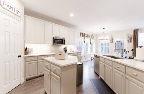 Panther Creek Estates House | 7BR Luxury Home 15 Min to Universal Studios - Home Theater, Game Room, Sleeps 16