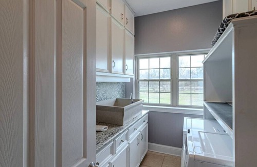 Iowa Colony House | 8BR Ranch house perfect for large families/groups