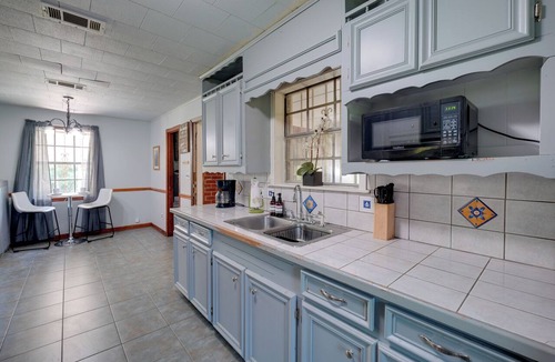 Newhebron Apartment | 9 Mi to Water Park: Silver Creek Gem w/Fireplace!
