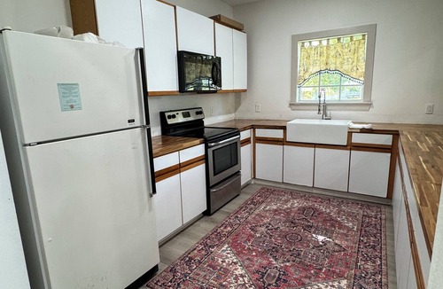 Kentwood House | A comfortable country cottage with unique charm and appeal.