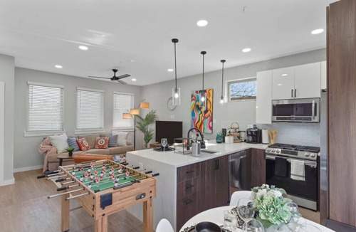 Fort Worth House | A la mode 2BDTownhouse: 7St Walkable & UltraCool!