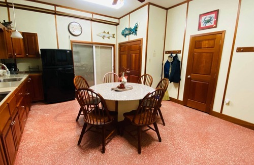Venice House | A+ Lodging in the ❤️ of Venice Marina w/WIFI + Private Dock, Resort Lodging at Venice Marina