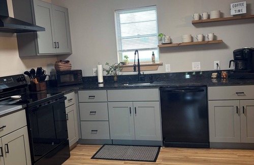 Rogers House | A peaceful 3-bedroom house in beautiful downtown Rogers