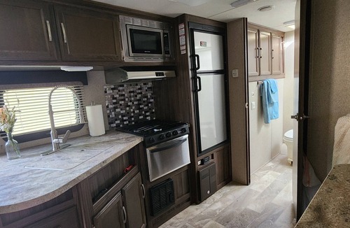 North Richland Hills House | A Place for Peace and HOPE: Tranquil RV in North Richland Hills - Pet Friendly