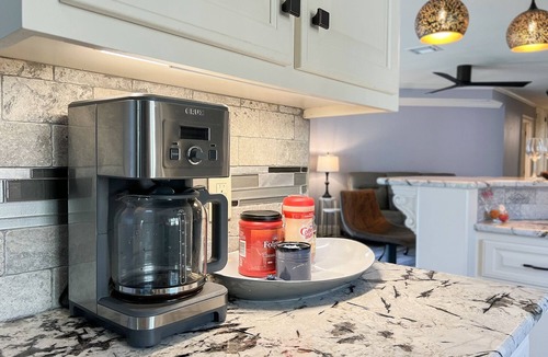 Victoria House | A stunning, cozy home - 5 minutes away from city center!