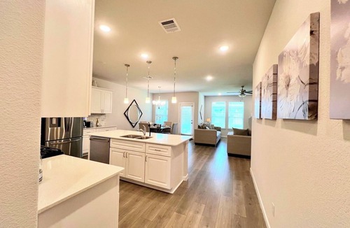 Keller House | A Tranquil Haven for the Family In Keller, TX