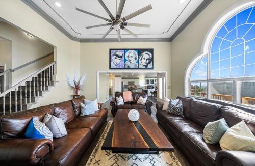 Russellville House | Adelines Lake View Elegant Home in Gated Community Sleeps 15