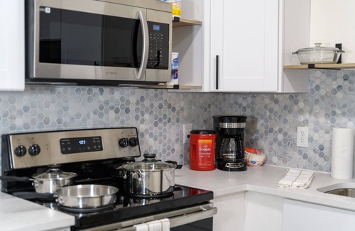 Junius Heights Condo | Adorable 2 Bed/1 Bath Condo near Lakewood