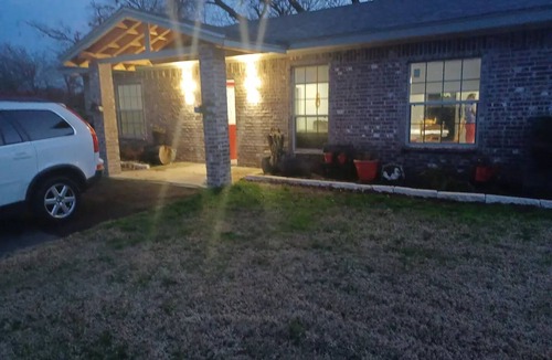 Weatherford House | Adorable 2-bedroom guesthouse with patio