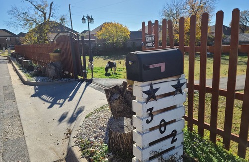 Weatherford House | Adorable 2-bedroom guesthouse with patio