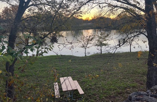 Johnson City Cabin | Adorable 50's-themed cabin at River's Edge Campground w/resort amenities.
