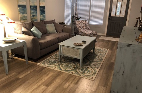 South Central Houston House | Adorable newly renovated bungalow. Walking distance to FIFA!