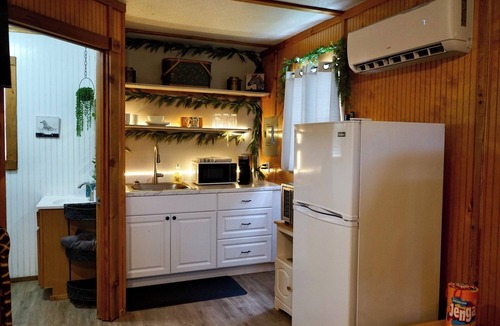 Jacksboro Apartment | Adventure Awaits Safari Hut