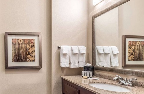 Mineral Wells Hotel | Affordability Meets Comfort at Red Lion Inn & Suites Mineral Wells! Onsite Pool!