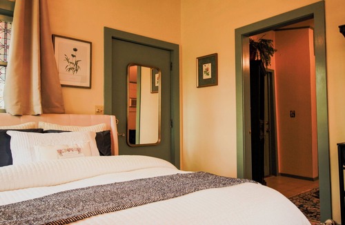 Eureka Springs Historic District Bed & Breakfast | Affordable Luxurious Suite in Historical Eureka Springs B&B -The Blue Rose Suite