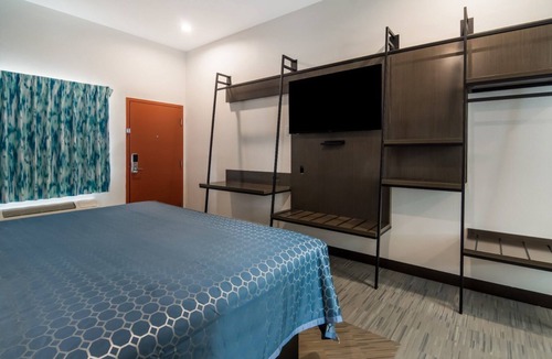 Forest Hill Hotel | Affordable Room Near Downtown Fort Worth – Perfect Location for Exploring