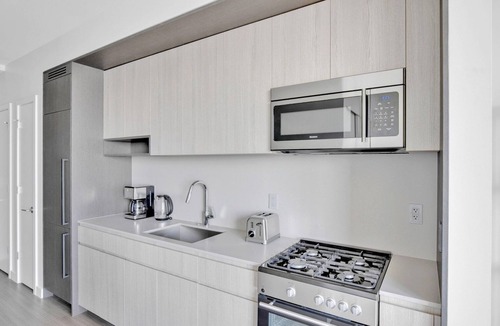 South Loop Apartment | Airy South Loop Studio w/Pool, Gym & Spa, nr Grant Park, by Blueground