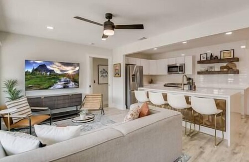 Terrell Heights House | Alamo Heights Cottage-Patio-Grill-Pets OK-8 Guests