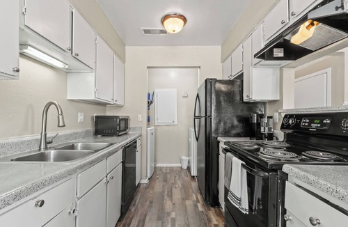 West Arlington House | Alder Stay/3BD Townhome Near AT&T Stadium