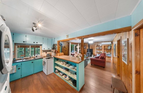 Algonquin Highlands Cottage | Algonquin Waterfront Getaway With SW Sunsets