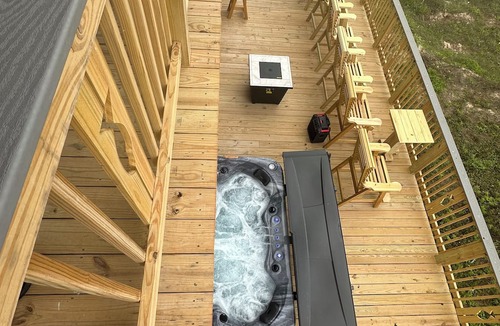 Surfside Beach House | All Decked Out! ! BRAND NEW BUILD 2024! HOT TUB! GOLF CART! Pets! Beachfront!