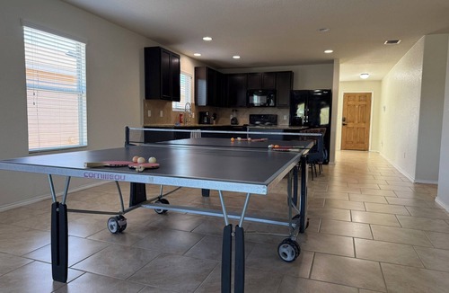 Wetmore House | All-King 3BR 2BA Invitation Oak Retreat with Ping Pong Fun