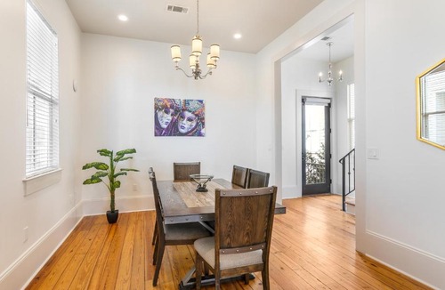 Faubourg Lafayette Apartment | Amazing 3BR Cottage off St Charles with Pool