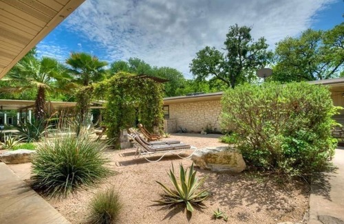 Pemberton Heights House | Amazing and centrally located summer oasis with a Mid-century modern feel