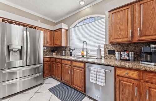 Clear Lake House | Amazing Bay Villa Near NASA with Pool & Pool Table