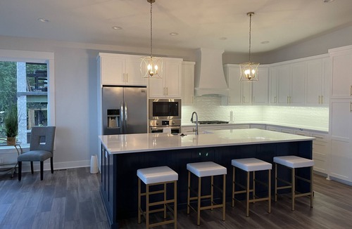 Mid America House | Amazing Lake Home right on the water with breathtaking views!