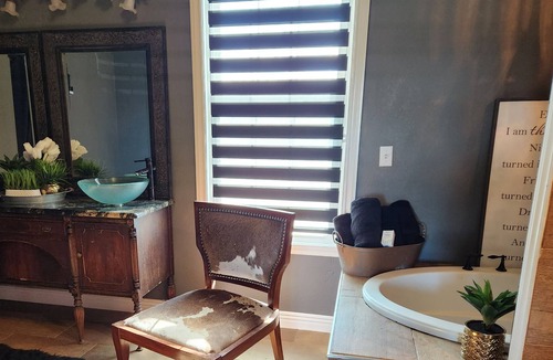 Royal House | Amazing Mountain view home sleeps 18 ,Separate Mother in law quarters