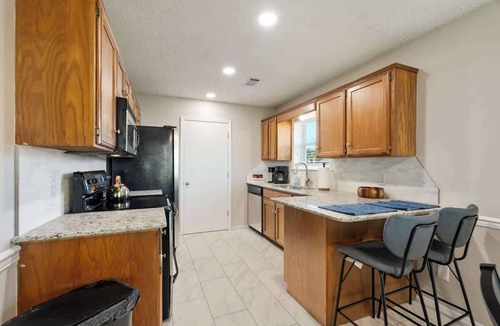 Van Buren House | Amy Ln-Newly Remodeled Home w/Outdoor Dining Area