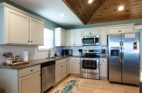 Hackberry House | Angler’s Paradise! Amazing fishing w/in minutes! 3 bed,sleeps 7 ppl, 2 bath.