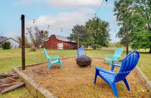Farmington House | Arkansas Guest Suite w/Deck: Near Fayetteville!