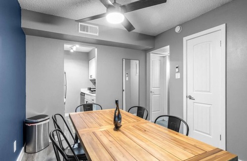 Central Arlington Apartment | Arlington 2BR | AT&T, Globe Life, 6 Flags, Parking