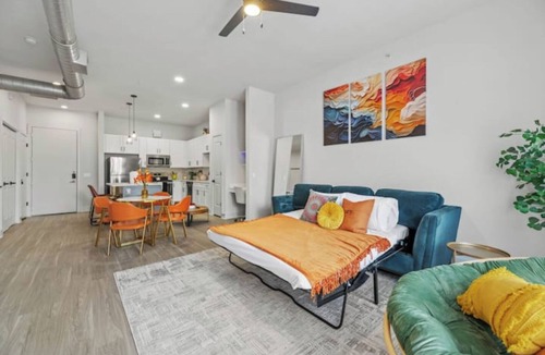 Dallas Design District Apartment | Art & Soul - 2BR 3Bed AAC&Market Hall