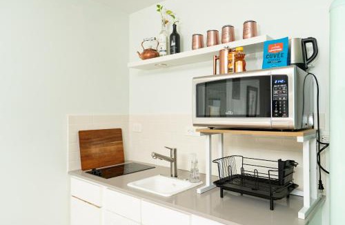 Dawson Apartment | Artsy, private Gem near Iconic South Congress