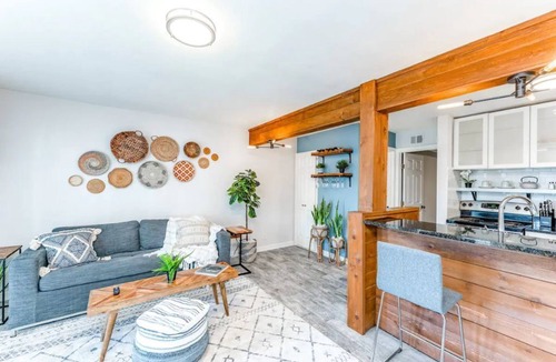 Clarksville Condo | {ATX BOHO CHIC Condo} W 6th St, Pool, Walk or Ride to Downtown, Zilker, and ACL