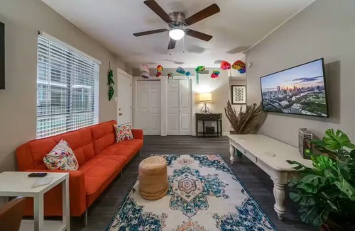 South Manchaca Apartment | ATX Casa Feliz Bnb ~ Near SoCo Nest and Westgate