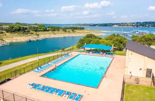 Point Venture House | Austin area Cozy Room off Lake Travis with full amenities, deer and wildlife!
