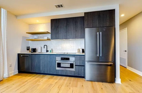Rainey Street Historic District Condo | Austin Downtown Condo - 1BR Lakeview 23rd-floor