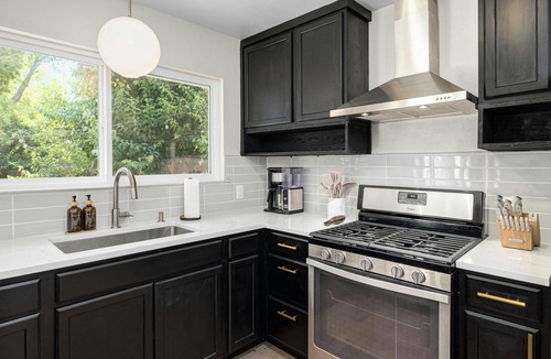 South Manchaca House | Austin Oasis – Zilker, Downtown, Pool, 3 Bedroom