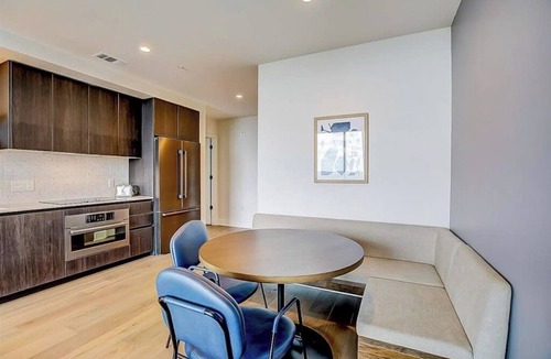Rainey Street Historic District Condo | Austin Rainey St. corner condo - lake views, private balcony, pool & gym