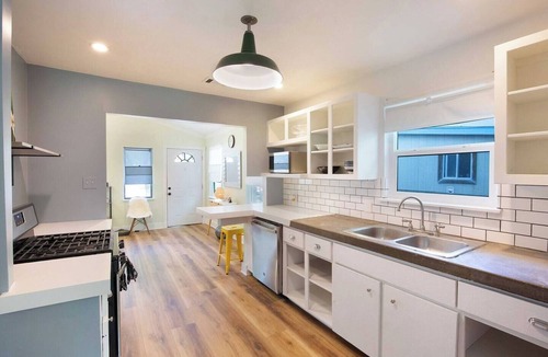 Holly House | Authentic ATX Family Retreat ❤️2 Side-by-Side Homes | Walk to East 6th St
