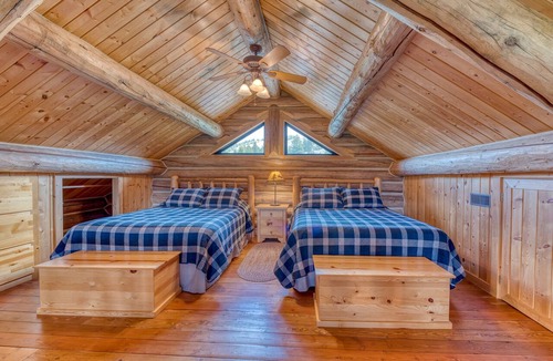 Grantsdale Cabin | Authentic Quaint Log Cabin w/Stellar Views & Hot Tub