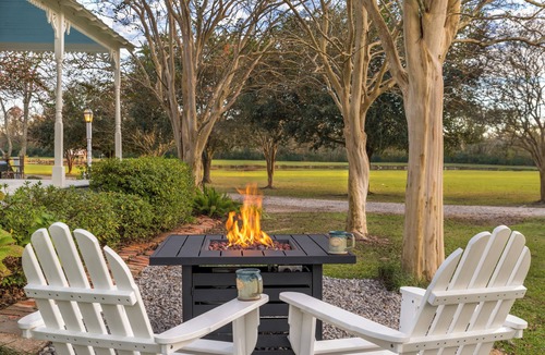 Rayne Cottage | Autumn Cottage: Sunlit Private Cottage in Cajun Country with Lake Views & Porch