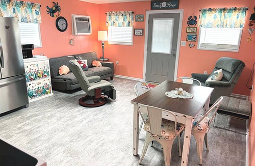 Grand Isle House | B & G Crab Shack Perfect a Small Group