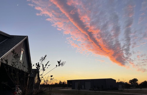 Beaumont House | Barndominium on 40 acre farm! Long term rental close To Beaumont & Mid-County
